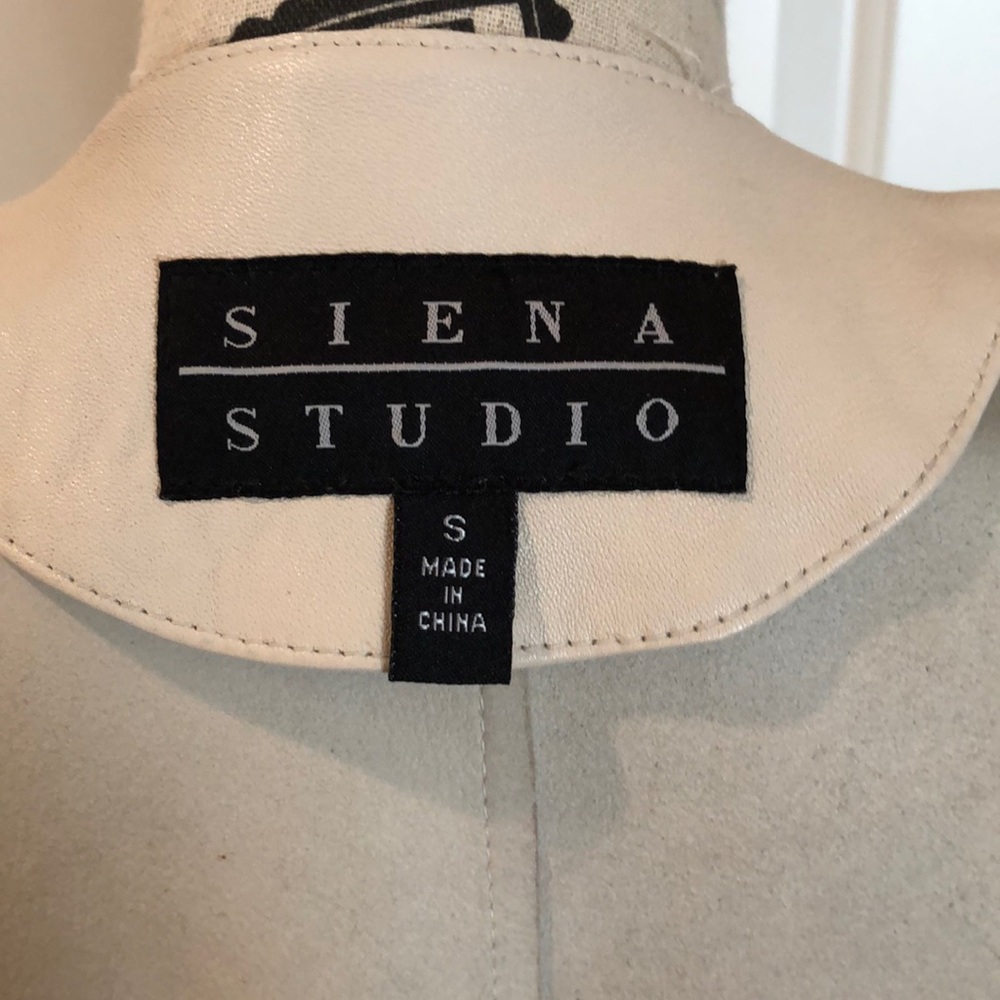 Leather jacket - Picture 5 of 16
